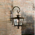 lanterna com braço de ferro Lara com ornamentos