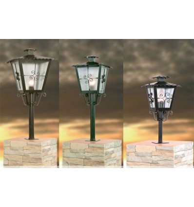 farol sobre muro lara con adornos